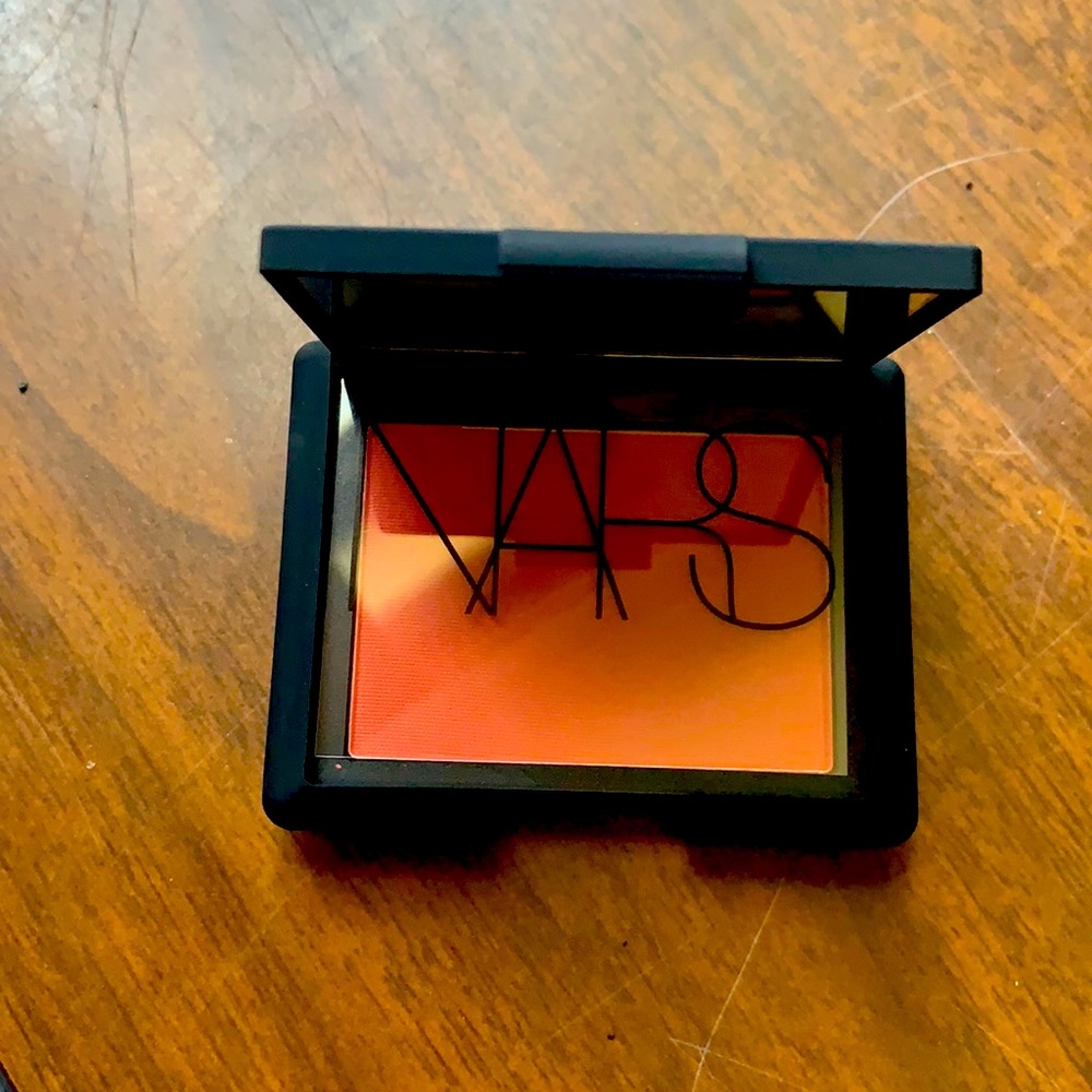 Nars blush in LIBERTE